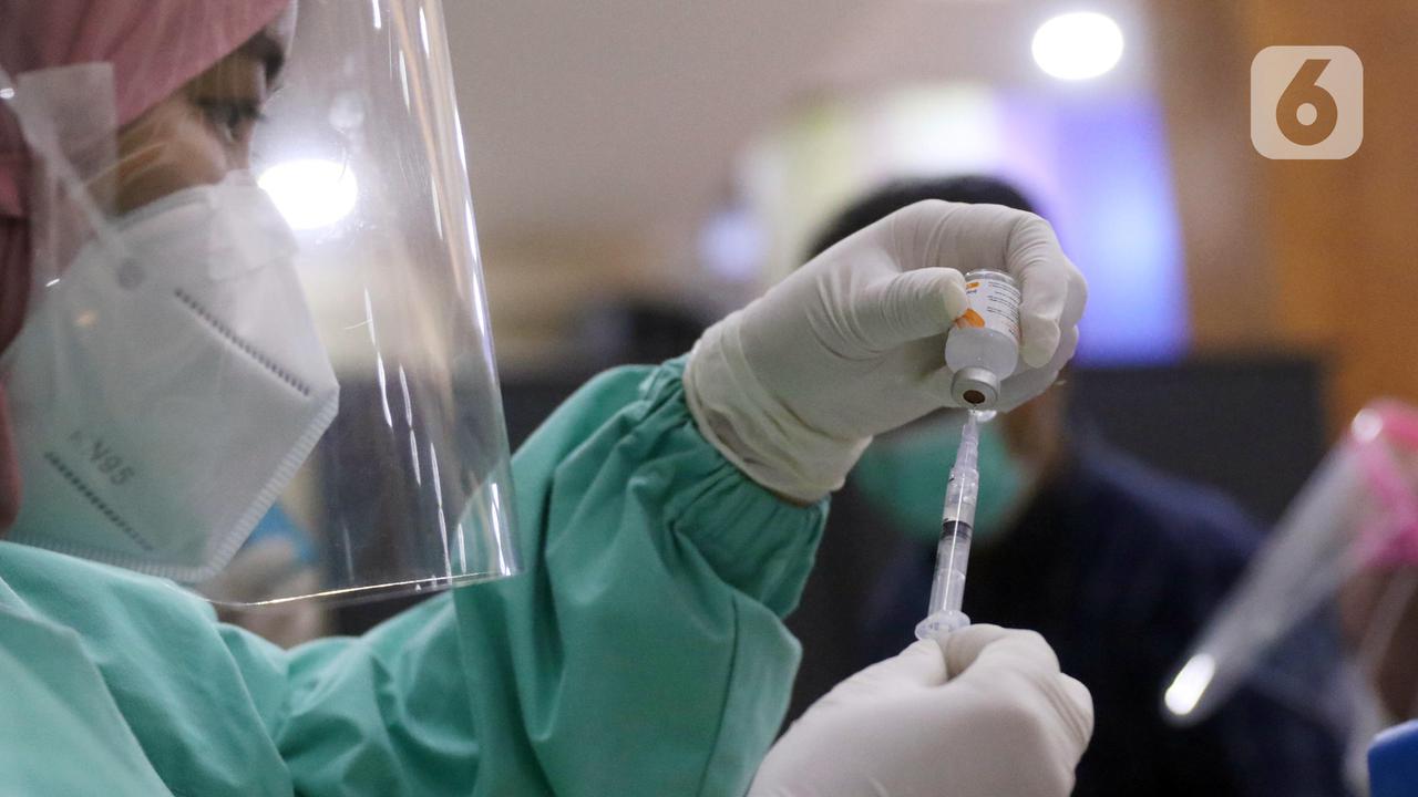 FOTO: Antusiasme Warga Ikuti Vaksinasi COVID-19