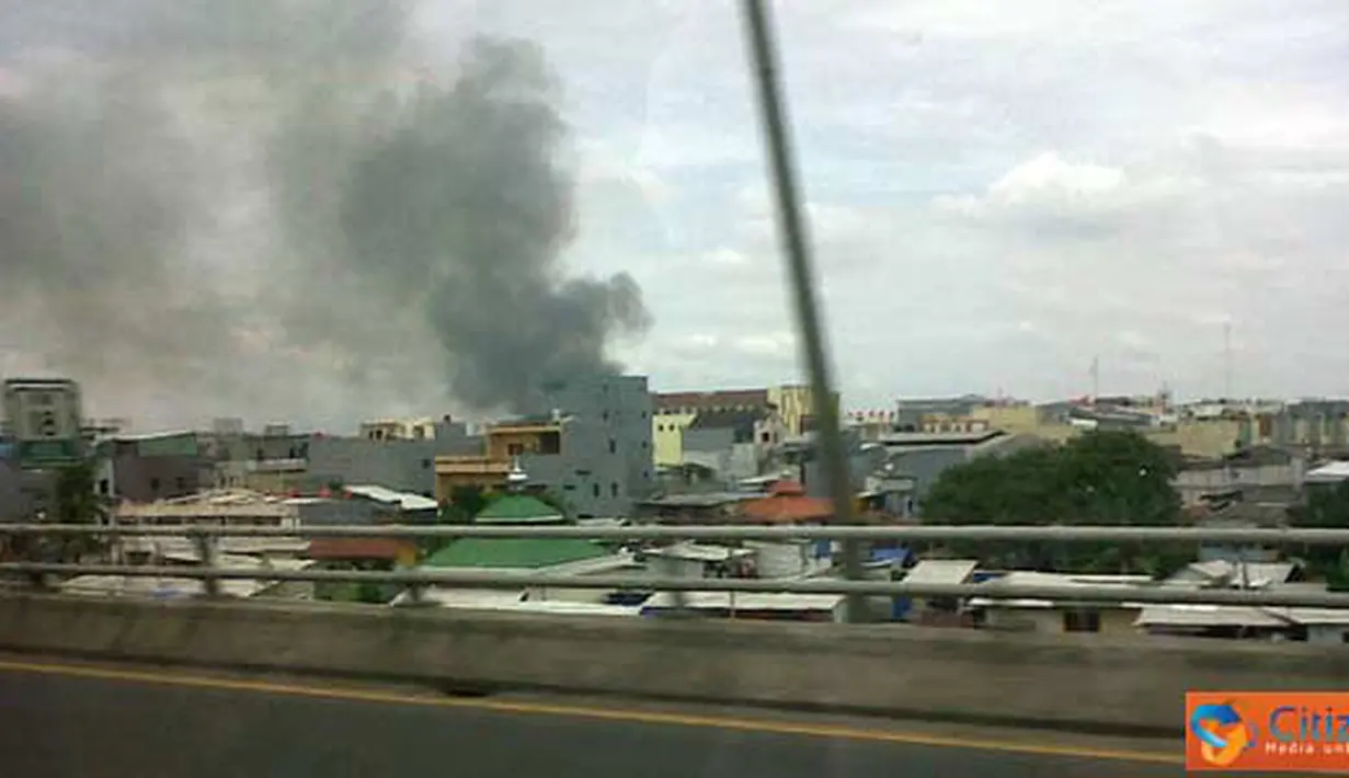 Citizen6, Jakarta: Kebakaran telah terjadi di Teluk Angke, Minggu (27/3). (Pengirim: Alexander) 