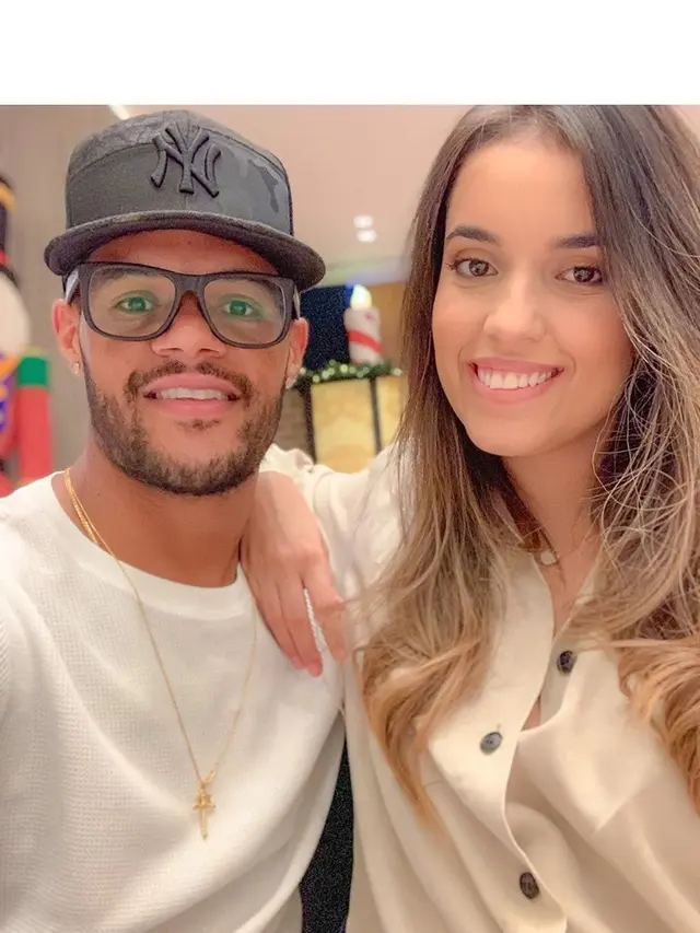Jarang Tersorot, Ini 6 Potret Mesra David da Silva dengan Sang Istri