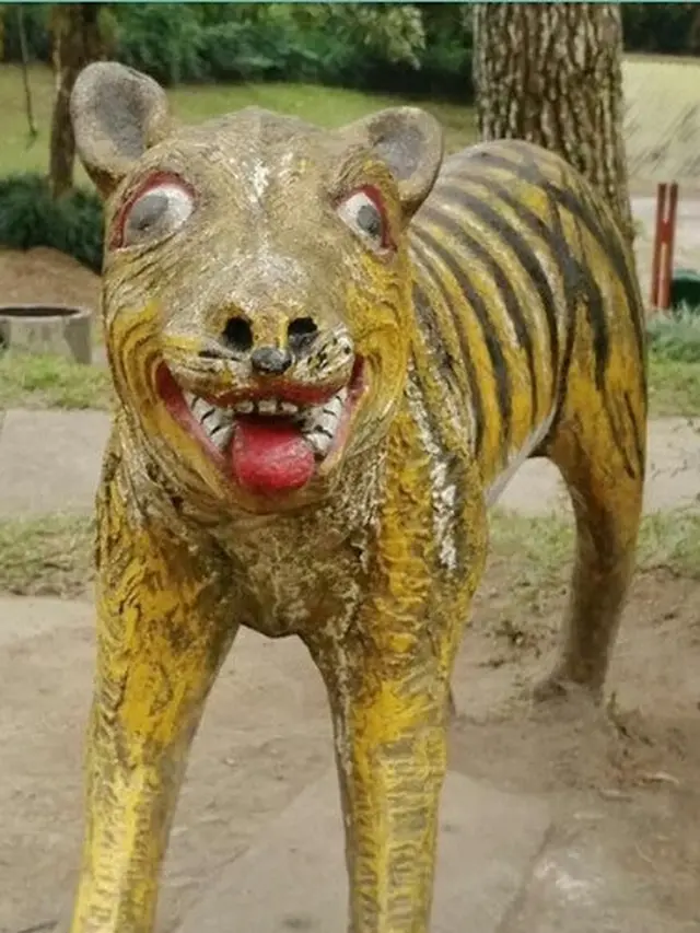 patung macan kocak