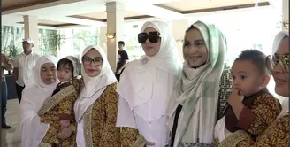 Sebelum berangkat umroh, ini momen yang terjadi antara Syahrini dengan pemilik first travel.