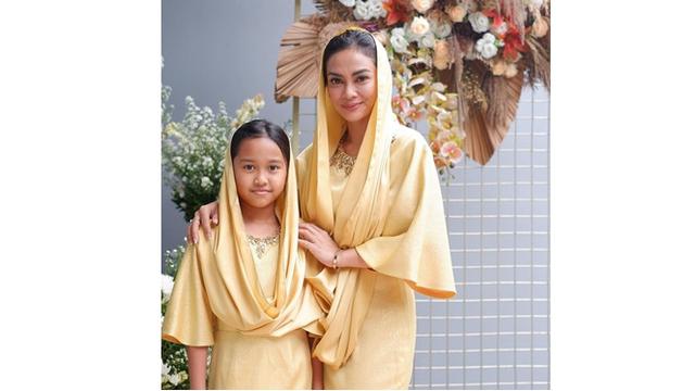 6 Potret Kedekatan Masayu Anastasia dan Sang Putri yang Beranjak Remaja, Kompak