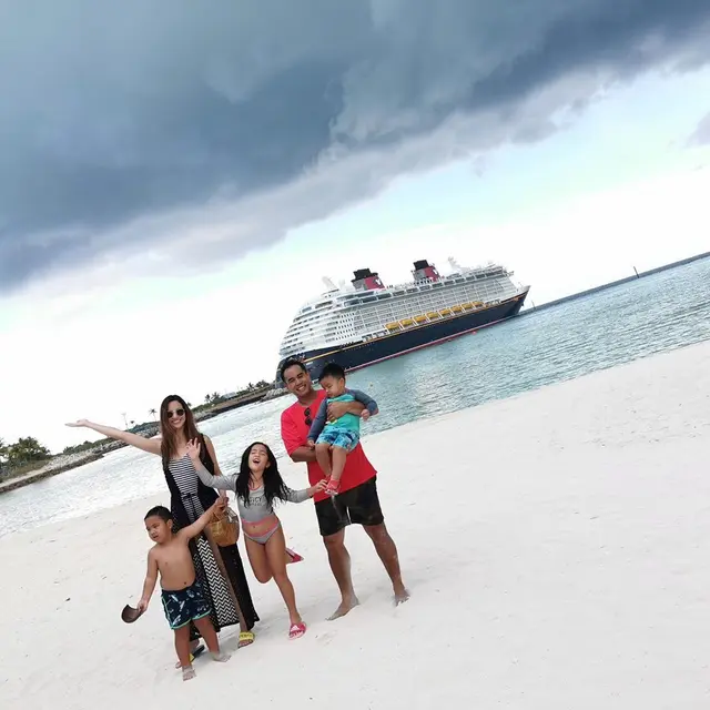 5 Momen Liburan Nia Ramadhani Naik Kapal Pesiar Mewah