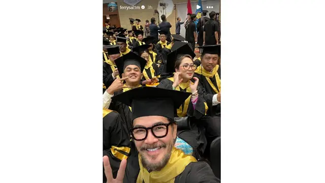 6 Potret Ferry Salim Wisuda Magister Hukum di Usia 58 Tahun, Penuh Syukur dan Bangga