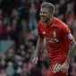 Bek Liverpool, Alberto Moreno, merayakan gol yang dicetaknya ke gawang Stoke City pada laga Premier League di Stadion Anfield, Liverpool, Minggu (10/4/2016). (AFP/Oli Scarff)