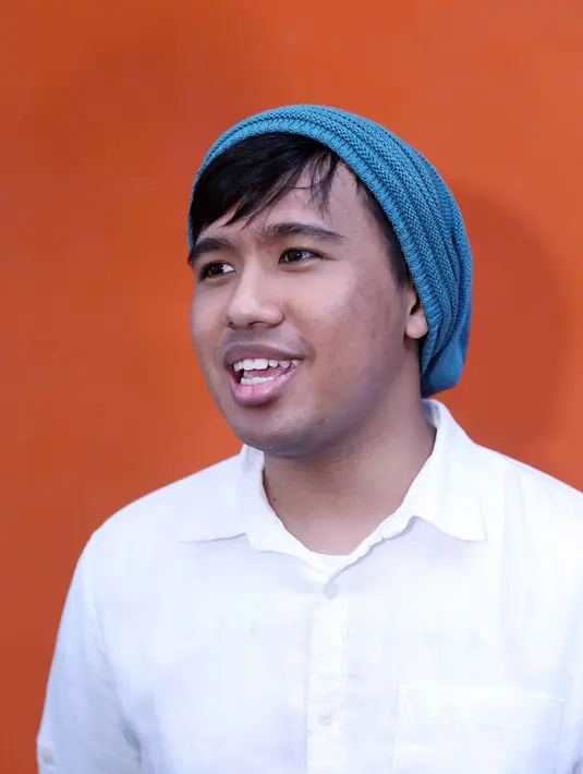 Disinggung kapan meresmikan hubungannya dengan perempuan yang lebih muda satu tahun itu, bintang film 'Joshua oh Joshua' mengaku masih belum cukup umur. (Nurwahyunan/Bintang.com)