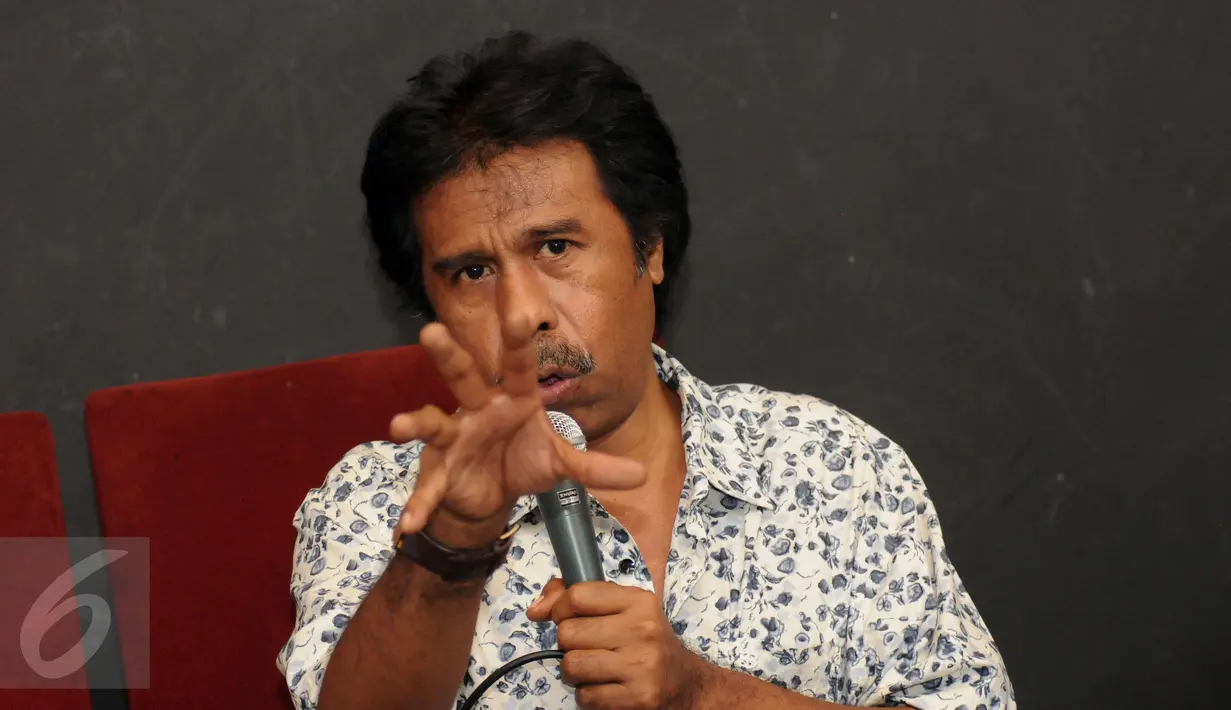 Pakar Hukum Tata Negara, Margarito Kamis saat berbicara pada diskusi Nasib Nawacita? di Jakarta, Minggu (13/3/2016). Margarito Kamis mengkritisi program Nawacita pemerintahan Presiden Joko Widodo. (Liputan6.com/Helmi Fithriansyah)