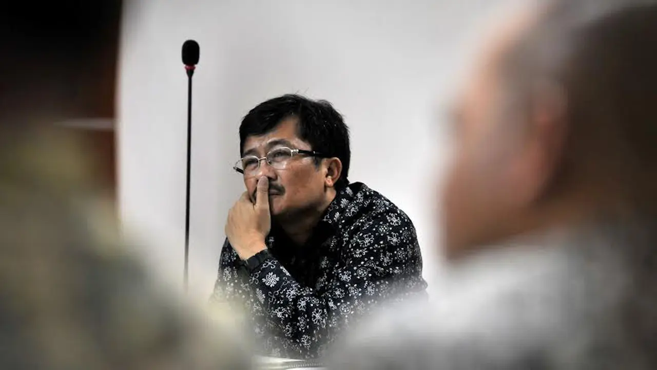 [FOTO] Selain Pelatih Golf, Deviardi Menjadi `Kasir` Rudi Rubiandini