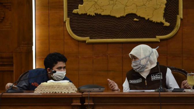 Konferensi pers perkembangan kasus virus corona baru yang memicu COVID-19 di Gedung Grahadi, Selasa (28/4/2020) (Foto: Liputan6.com/Dian Kurniawan)