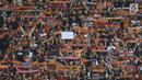 Suporter tim Macan Kemayoran memenuhi tribun jelang menyaksikan laga Persija melawan PSMS di laga pertama semifinal Piala Presiden 2018 di Stadion Manahan, Solo, Jawa Tengah, Sabtu (10/2). Persija menang 4-1. (Liputan6.com/Helmi Fithriansyah)