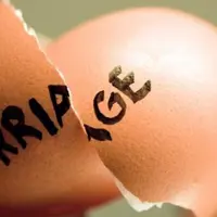 Harga rokok naik mungkin sepele buat kaum hawa yang sudah memiliki pasangan. Tapi setelah dipikir lagi, ini bakal jadi hambatan buat nikah. | via: idepernikahan.com