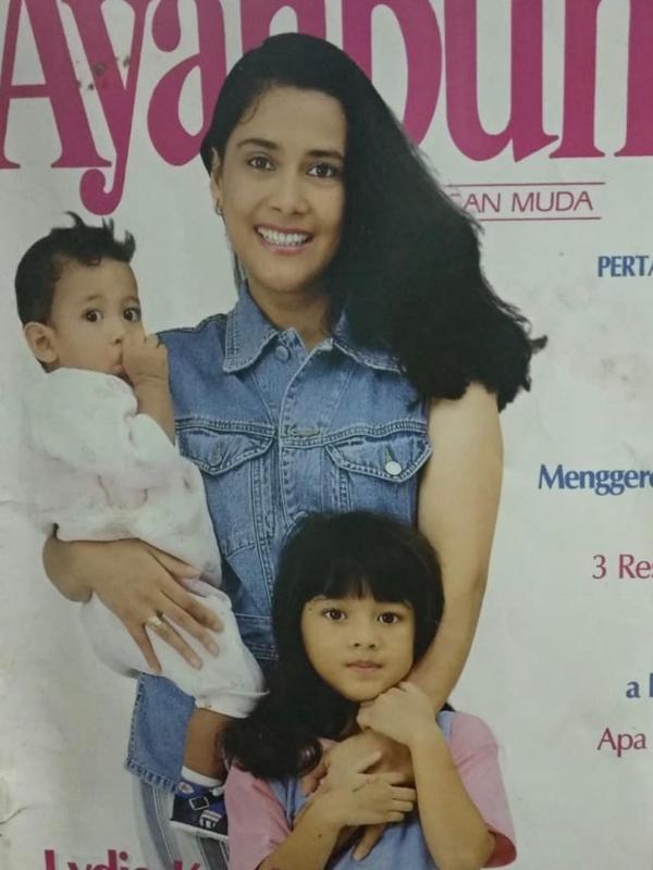 Potret kompaknya ibu-anak, Lydia Kandou dan Naysila Mirdad sejak dulu. (Sumber: Instagram/@lydiakandou_)