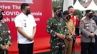 Panglima TNI, Marsekal TNI Hadi Tjahjanto, saat meninjau vaksinasi drive thru di Lanud Soewondo, Kota Medan