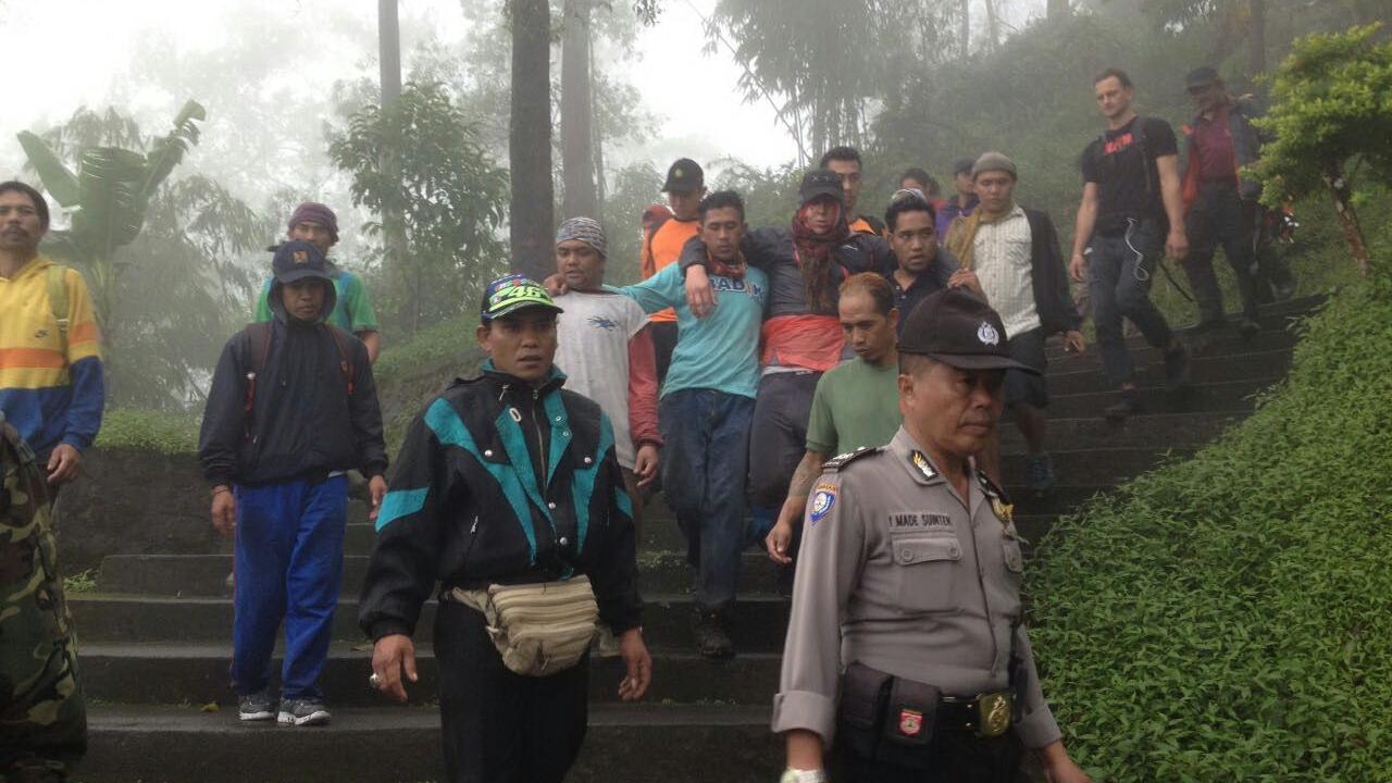 Daki Gunung Agung Hanya Pakai GPS, 3 Remaja Jerman Masuk Jurang
