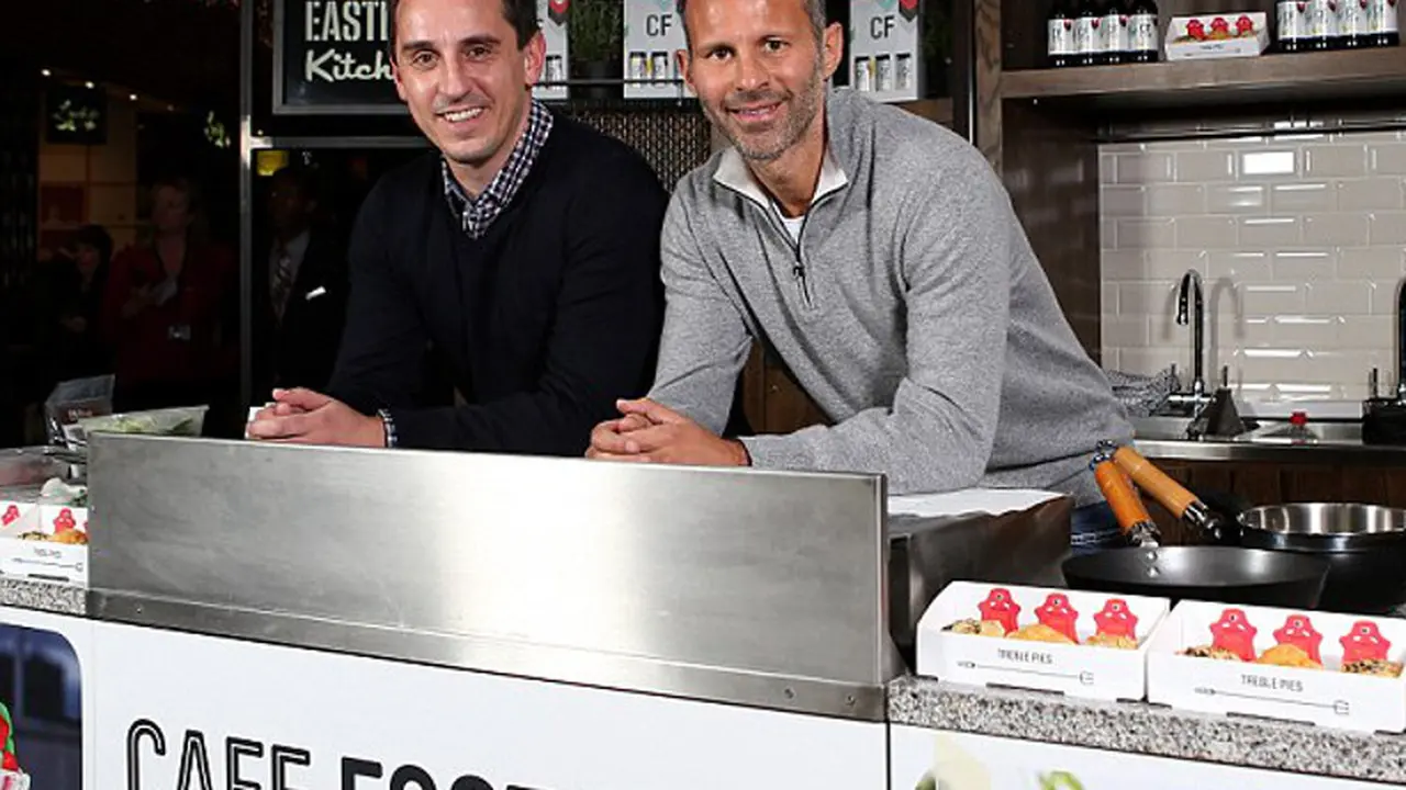 Ryan Giggs - Garry Neville Hotel Football 0914 1