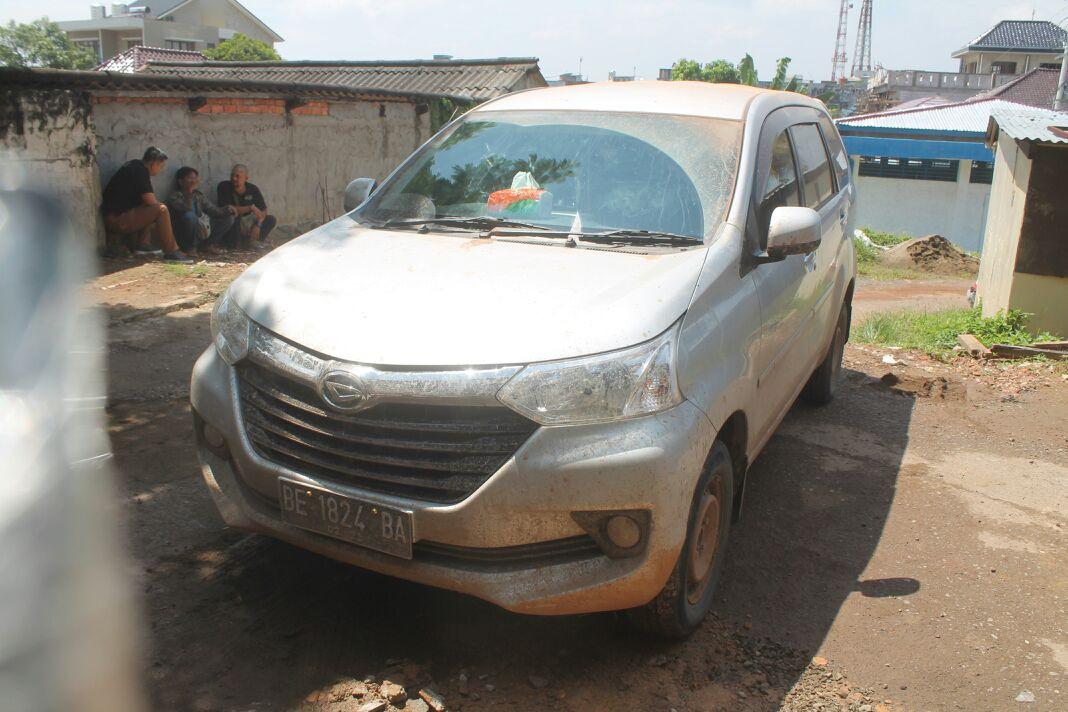 Kendaraan korban yang dirampok oleh para pelaku dan diganti dengan nomor polisi palsu (dok. Humas Polda Sumsel / Nefri Inge)