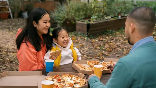 6 Tips Seru Menghabiskan Waktu Bersama Anak Saat Liburan di Rumah dengan Berkebun