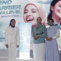 Wardah Luncurkan UV Shield Sunscreen Serum dengan formula SkinBoost DNA aktif yang efektif memperbaiki dan melindungi kulit hingga lapisan DNA. (Dok/Fimela/Paragon Corp).
