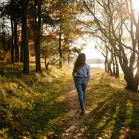 Ilustrasi jalan kaki di alam terbuka/copyright freepik.com/bristekjegor