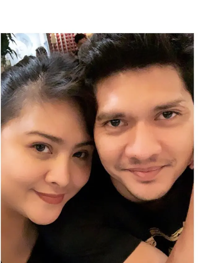 7 Potret Mesra Audy Item dan Iko Uwais, Curi Perhatian saat Pemotretan