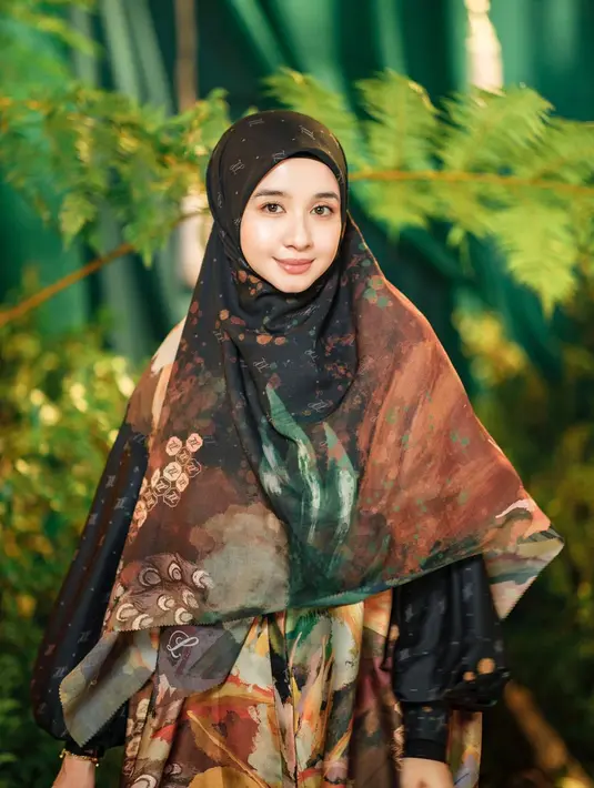 Dengan lipstik nude, Laudya Cynthia Bella lebih tonjolkan wajah glowing dengan rutinitas skincare yang rutin [@laudyacynthiabella]