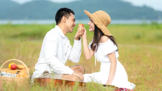 pasangan cinta romantis
