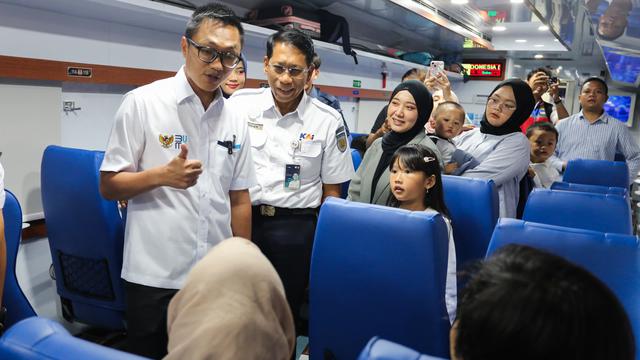 Wakil Menteri BUMN Aminuddin Maruf melakukan inspeksi mendadak (sidak) rangkaian KA Manoreh di Stasiun Pasarsenen, Jakarta. (Foto: istimewa)