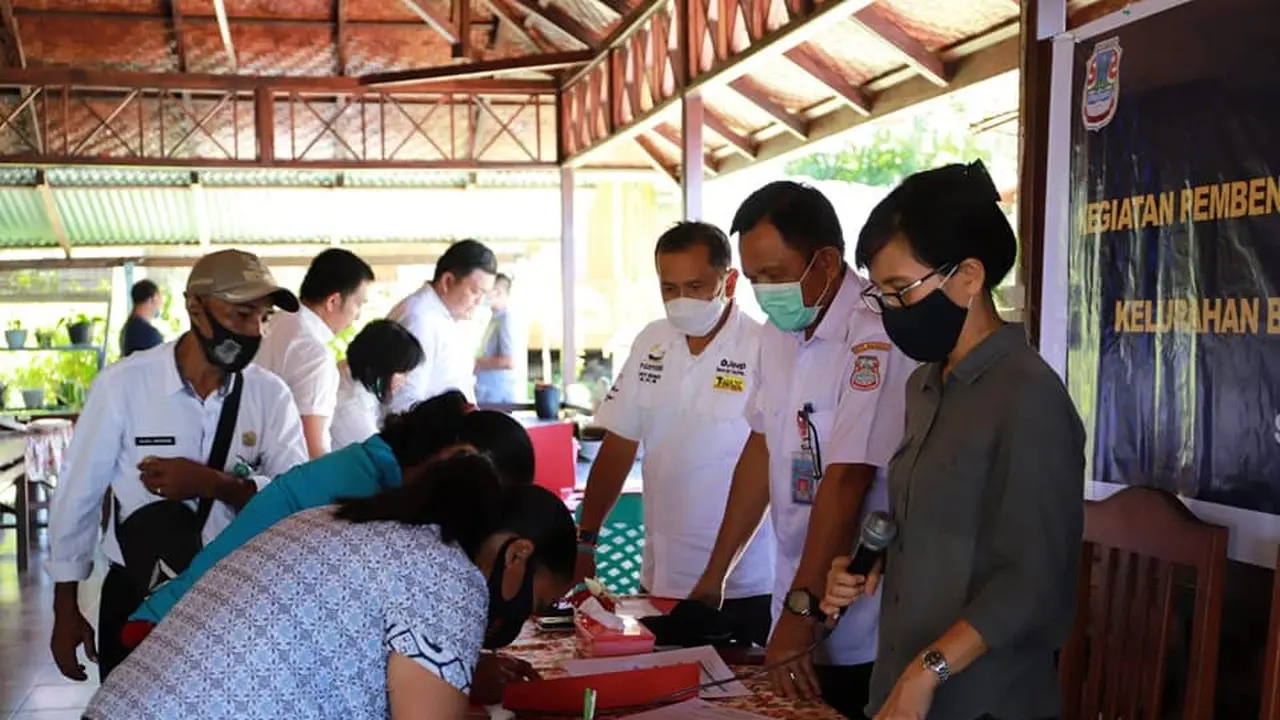 Dinas Pariwisata Kota Manado langsung beraksi di lapangan dengan membentuk Kelompok Sadar Wisata (Pokdarwis) melalui kegiatan Pembentukan dan Pelatihan Pokdarwis.