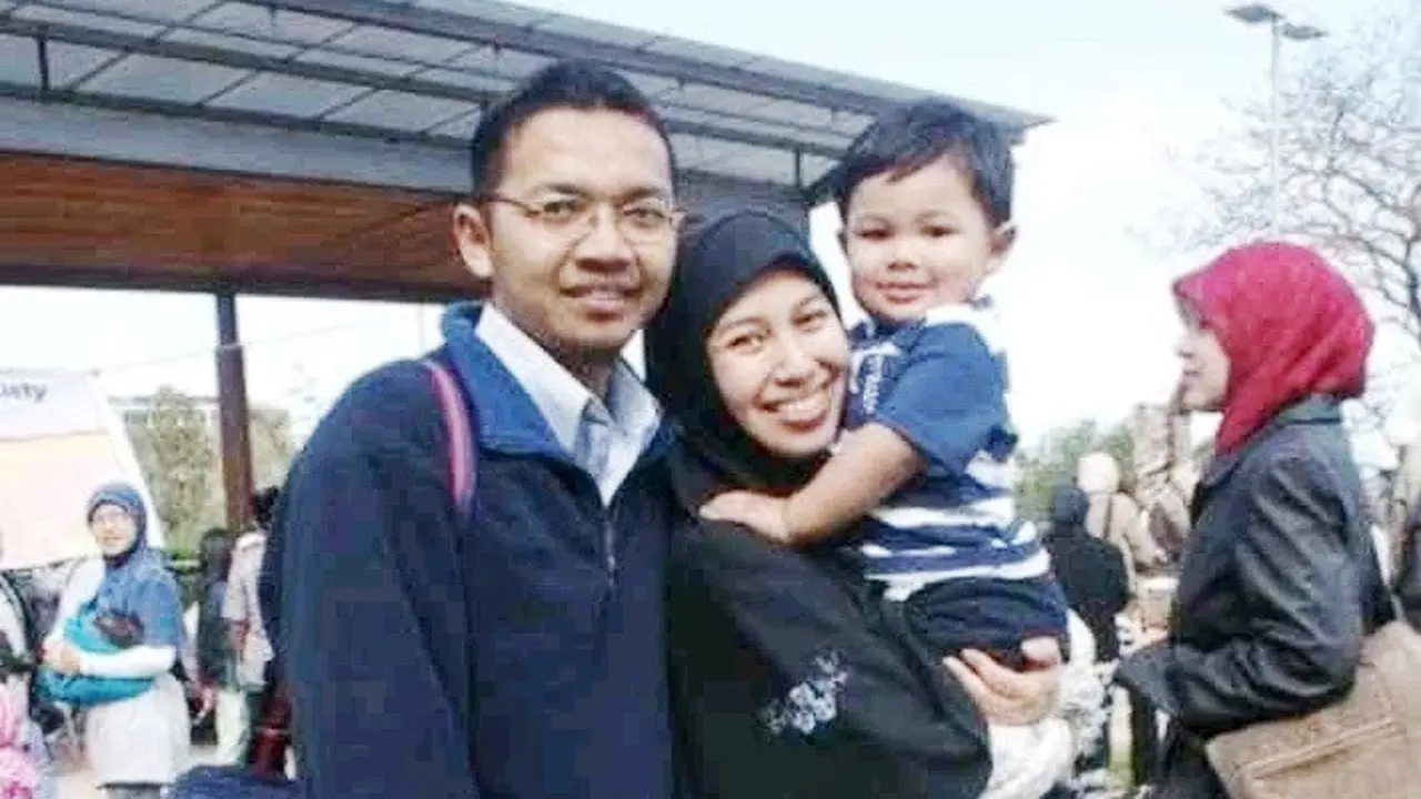 Dian Fajrina dan keluarga