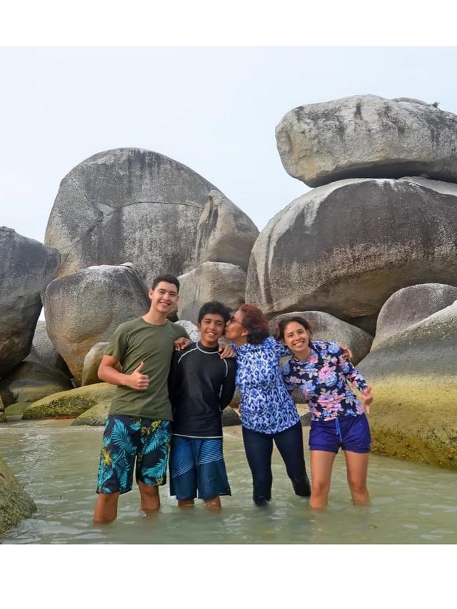 6 Momen Kebersamaan Susi Pudjiastuti dengan Anak dan Cucunya, Penuh Kehangatan