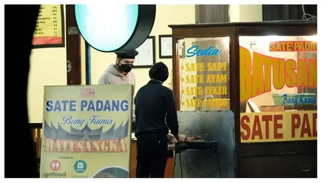 12 Momen Anji Bertemu Pedagang Sate Padang yang Disebut 'Kembaran', Curi Perhatian