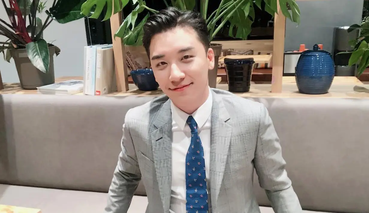 Ternyata salah satu pegawai restoran Aori Ramen membantu para pengunjung yang kesulitan makan lantaran tangannya terluka. Hal tersebut diungkapkan oleh seorang pengunjung yang ternyata Han Bo Reum. (Foto: instagram.com/seungriseyo)