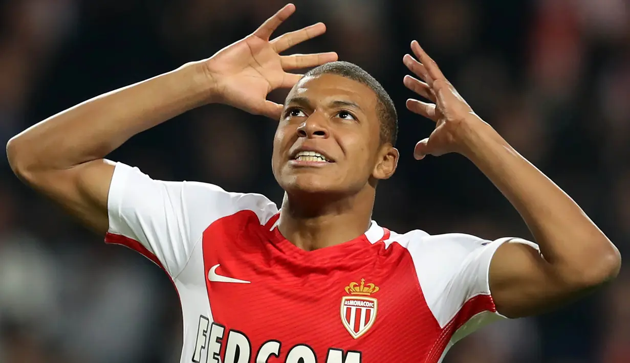 2. Kylian Mbappe (AS Monaco) - Menarik jika buruan utama dari Real Madrid ini memutuskan untuk bertahan di Ligue 1. Persaingannya dengan Neymar untuk membawa masing-masing klub juara akan menjadi kisah yang layak dinantikan. (AFP/Valery Hache)