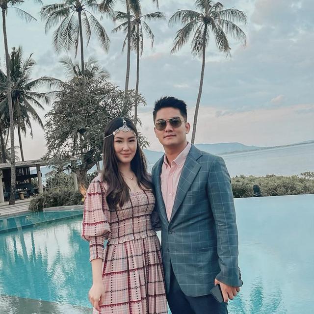 Ungkap Belum Siap Nikah, Ini 6 Unggahan Boy William Bareng Karen Vendela di Tahun 2021