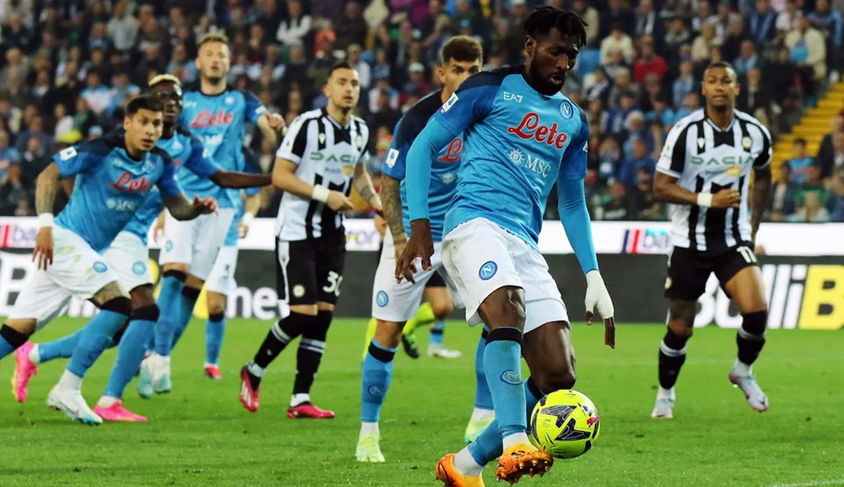 Gelar ketiga itu diperoleh di musim 2022/2023. Napoli memastikan diri jadi kampiun Liga Italia usai menahan imbang Udinese 1-1. (Andrea Bressanutti/LaPresse via AP)