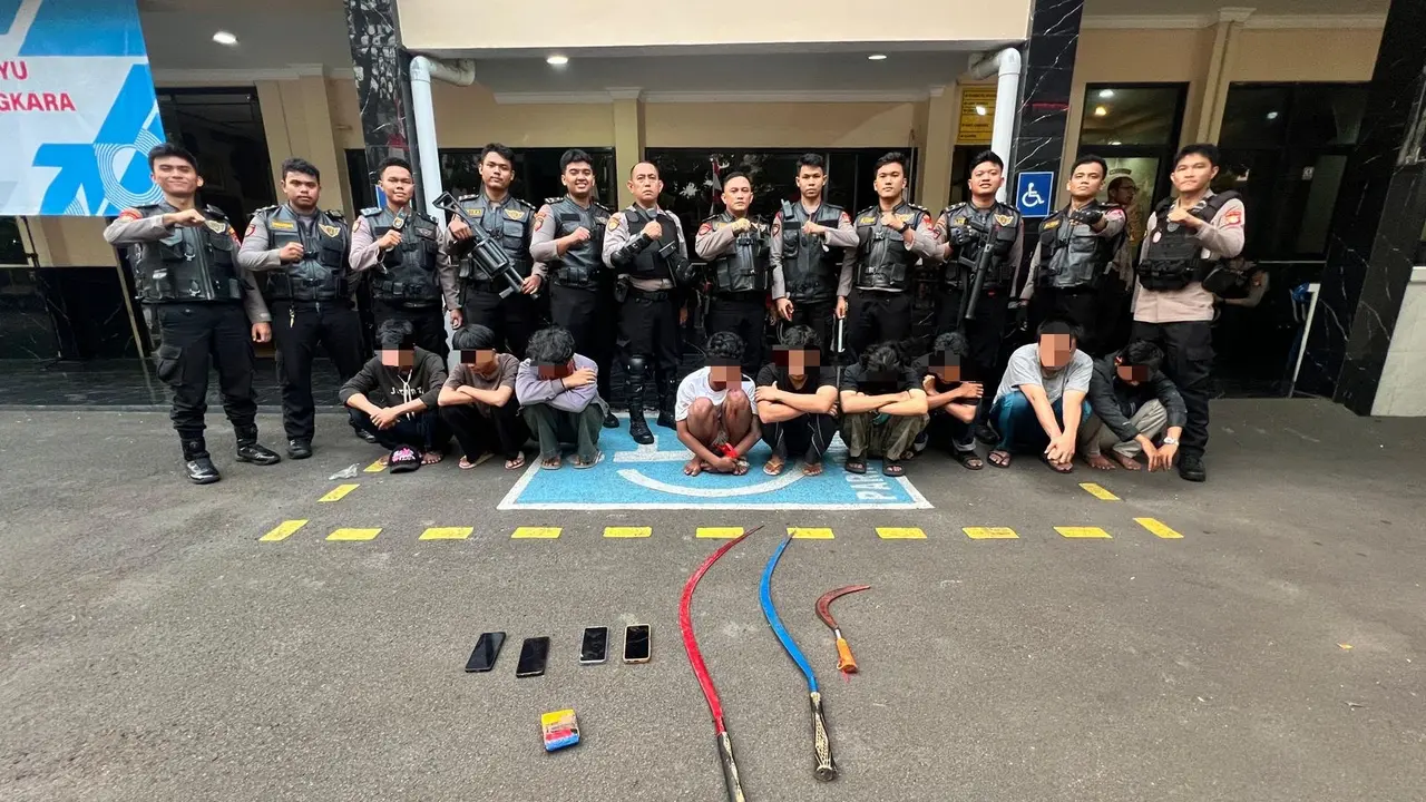 Sembilan orang yang akan tawuran terjaring polisi di Jalan Kramat Raya, Jakarta Pusat, Minggu (13/7/2025).