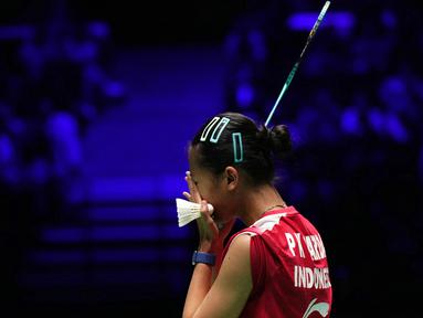 Putri Kusuma Wardani dari Indonesia merayakan kemenangan setelah mengalahkan Pusarla Venkata Sindhu (India) dalam pertandingan perempat final tunggal putri Kejuaraan Dunia Bulu Tangkis BWF di Adidas Arena, Paris, Prancis, pada 29 Agustus 2025. (Dimitar DILKOFF/AFP)