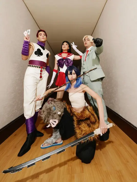 Geng Aries yang beranggotakan Vidi Aldiano, BCL, Yuki Kato dan Ranggaz menggelar pesta ulang tahun bersama dengan cosplay ala karakter Anime. [Instagram/vidialdiano]
