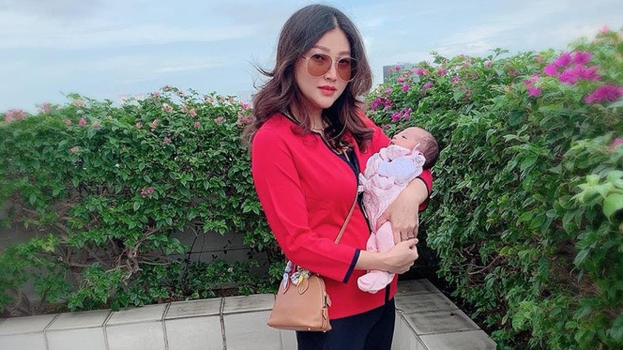 5 Potret Terbaru Sarwendah Usai Melahirkan, Sudah Langsing Lagi