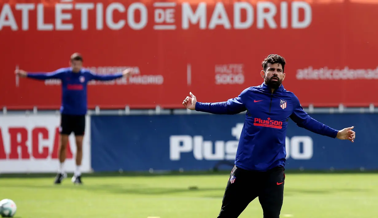 Pemain Atletico Madrid, Diego Costa, saat sesi latihan di Majadahonda, Sabtu (9/5/2020). Latihan ini digelar jelang rencana kembali bergulirnya kompetisi La liga Spanyol. (AFP Photo)