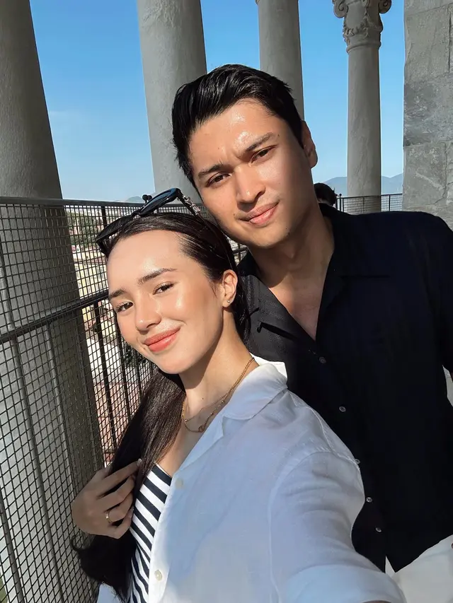 Potret Beby Tsabina dan Suami Liburan ke Italia, Seru Main di Menara Pisa