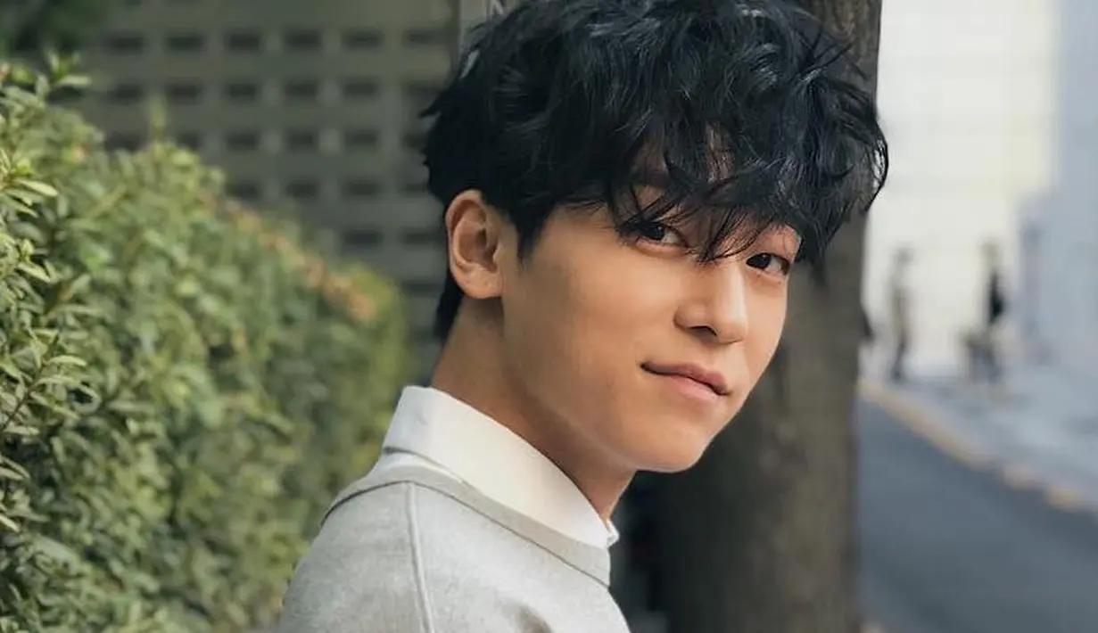 Byung Hun mengaku kagum dengan G-Dragon sejak lagu Heartbreaker. Akan tetapi ia malu saat bertemu dengan GD pertama kali, bahkan ia tidak bisa bertaka-kata. (Foto: soompi.com)