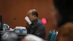  Hakim tinggi pada Pengadilan Tinggi (PT) Jambi, Pangeran Napitupulu mendengarkan keterangan saksi saat disidangkan dalam MKH , Jakarta, Rabu (4/1). Napitupulu disidangkan dalam MKH atas dugaan menerima suap Rp 1 miliar. (Liputan6.com/Faizal Fanani)
