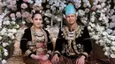 <p>Menikah 17 Oktober 2014, Raffi Ahmad dan Nagita Slavina merayakannya dengan kembali menjadi pengantin dengan pakaian khas Jawa dari Redberry Wedding. [@redberryweeding]</p>