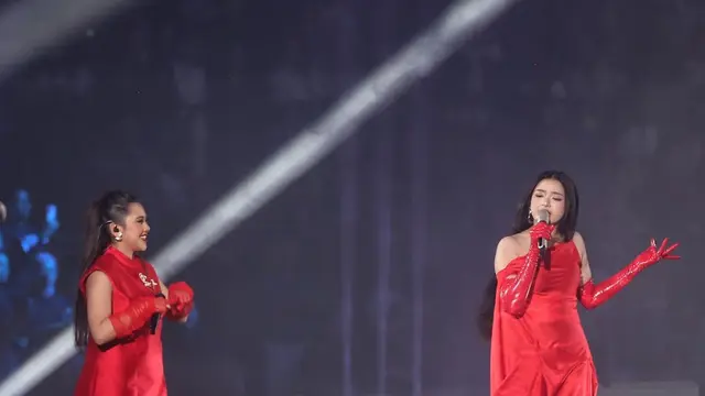 Tampilan Outfit Tiga Diva dan Super Girls di Konser Super Diva. [Adrian Putra/Fimela]