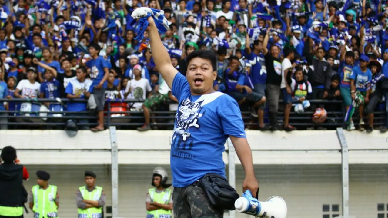 Dirigen Viking Persib Club, Yana Umar