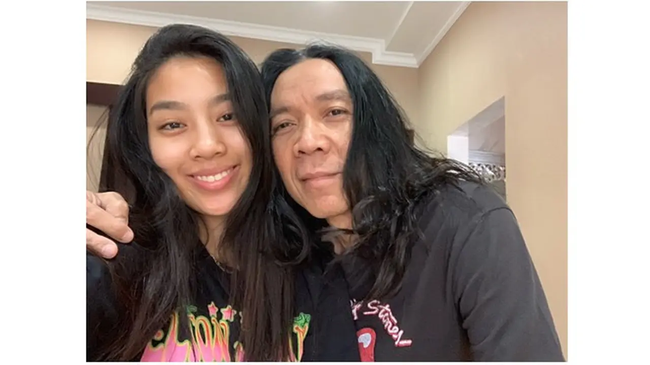 6 Potret Cantik Mezzaluna, Anak Sulung Bimbim Slank yang Beranjak Dewasa