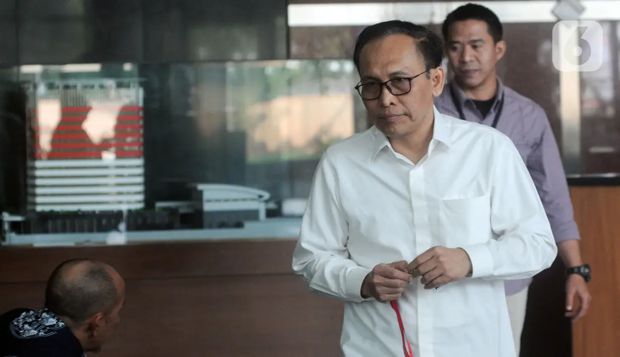 Mantan Dirut PT Garuda Indonesia (Persero), Muhammad Arif Wibowo akan menjalani pemeriksaan sebagai saksi untuk tersangka mantan Direktur Teknik dan Pengelolaan Armada PT Garuda Indonesia (Persero) Tbk, Hadinoto Soedigno di Gedung KPK, Jakarta, Selasa (17/12/2019). (merdeka.com/Dwi Narwoko)