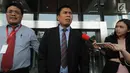 Ketua DPRD Kota Malang Abdul Hakim saat ditanya awak media usai diperiksa di KPK, Jakarta, Jumat (6/4). Abdul Hakim diperiksa terkait kasus dugaan suap pembahasan APBD-P Pemerintah Kota Malang Tahun Anggaran (TA) 2015. (Merdeka.com/Dwi Narwoko)