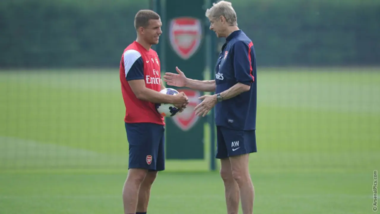 Podolski: Saya Harus Bicara dengan Wenger